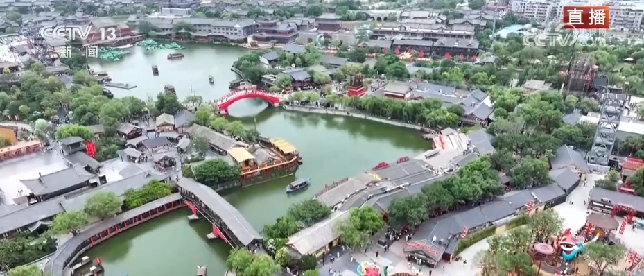 AI再现金明池上赛龙舟 现代游客呐喊与千年前欢呼声隔空和鸣共振 AI再现金明池上赛龙舟 现代游客呐喊与千年前欢呼声隔空和鸣共振