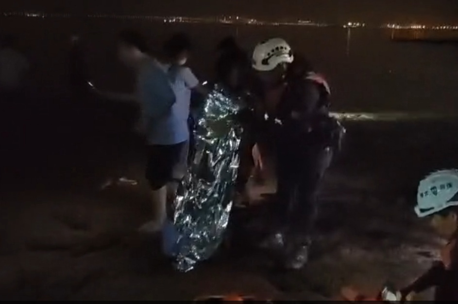 厦门一公园突发紧急一幕!女孩深夜身陷滩涂,已出现失温…… 厦门一公园突发紧急一幕!女孩深夜身陷滩涂,已出现失温……
