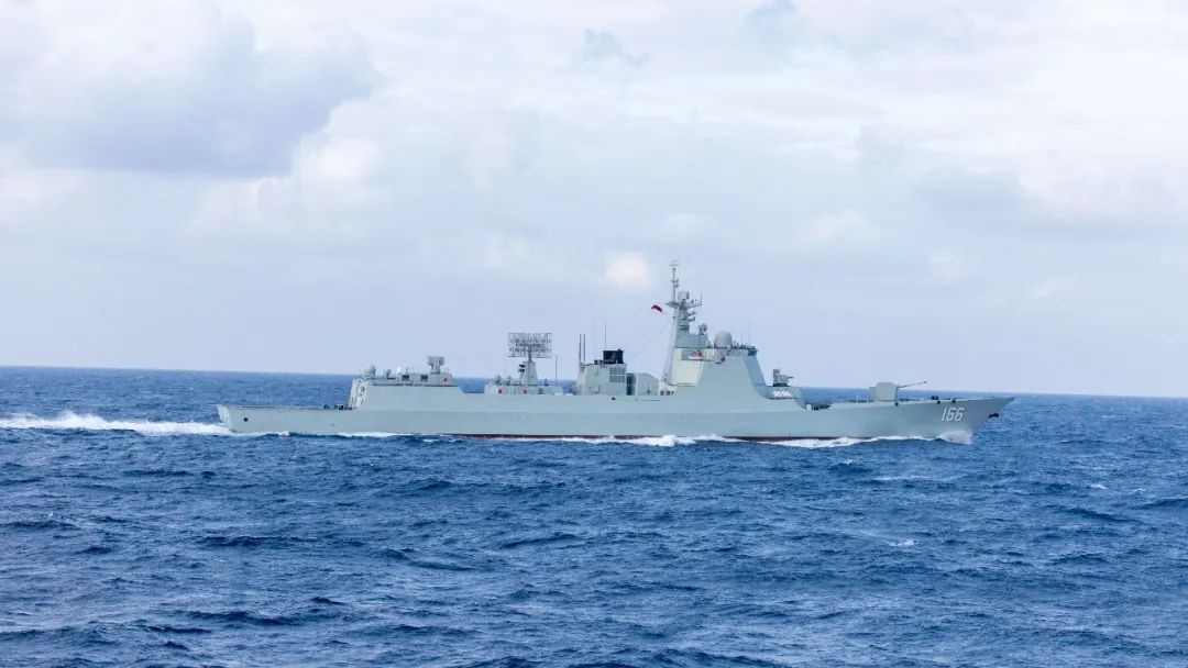 辗转多个海域，舰艇编队展开实战化演练