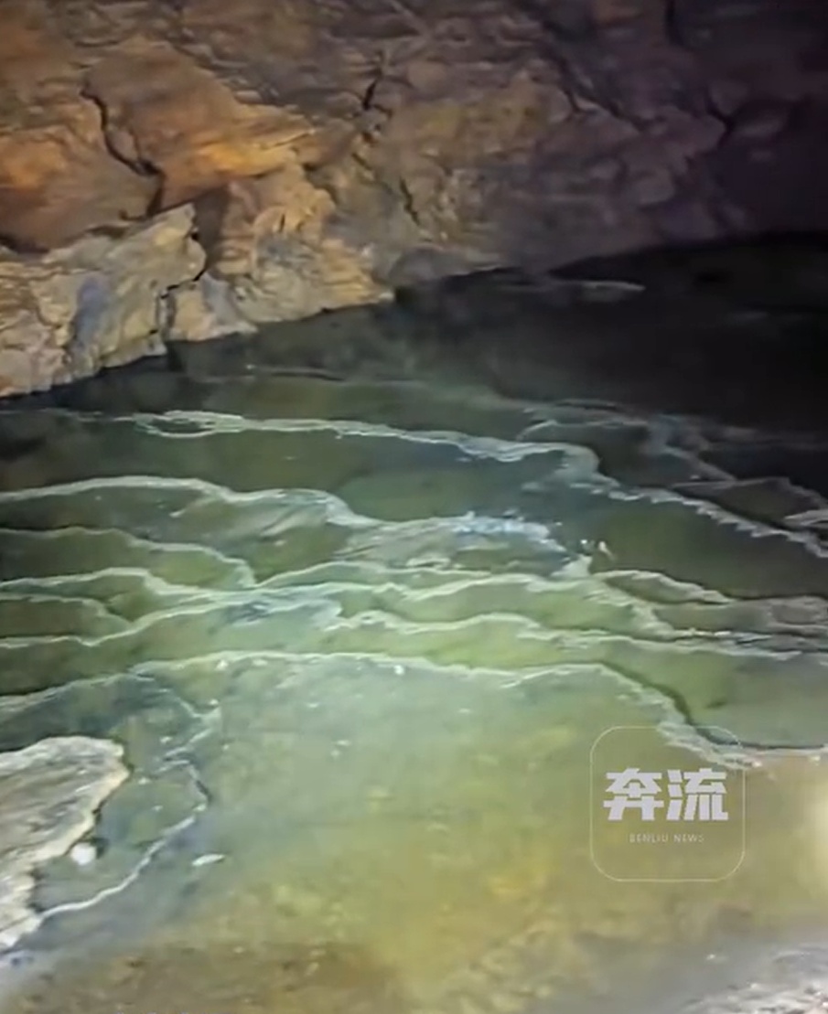 张家界溶洞垃圾堆7层楼高，谁该脸红？