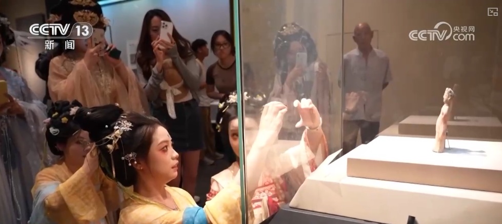 新场景新业态层出不穷 文旅“玩法”不断上新 各地假期消费市场欣欣向荣 新场景新业态层出不穷 文旅“玩法”不断上新 各地假期消费市场欣欣向荣