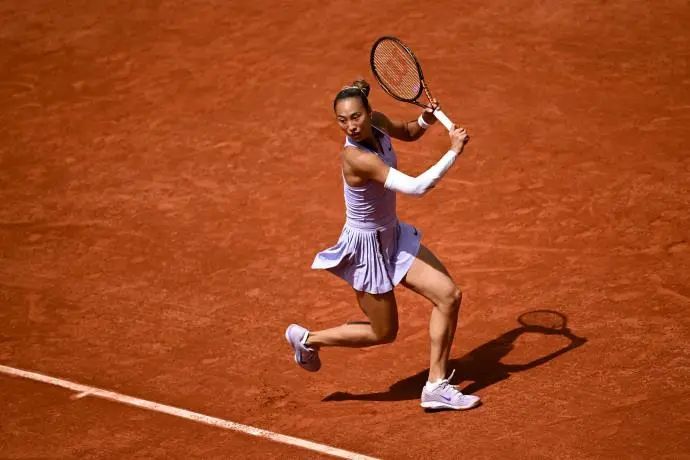 首次挺进法网八强!郑钦文将再战萨巴伦卡 首次挺进法网八强!郑钦文将再战萨巴伦卡