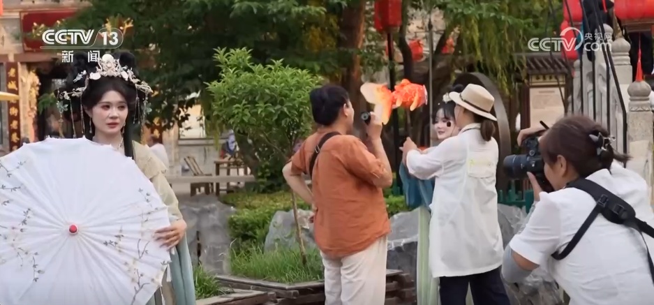 新场景新业态层出不穷 文旅“玩法”不断上新 各地假期消费市场欣欣向荣 新场景新业态层出不穷 文旅“玩法”不断上新 各地假期消费市场欣欣向荣