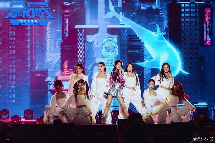 小沈阳回应18岁女儿唱跳被吐槽:接受一切批评 小沈阳回应18岁女儿唱跳被吐槽:接受一切批评