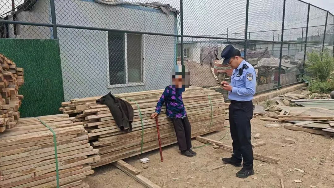 八旬老人外出迷途 民警助力回家 八旬老人外出迷途 民警助力回家