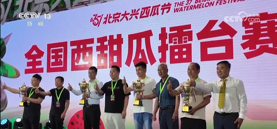 “商文旅”融合催热假日经济 “花样”民俗点燃消费市场新引擎 “商文旅”融合催热假日经济 “花样”民俗点燃消费市场新引擎