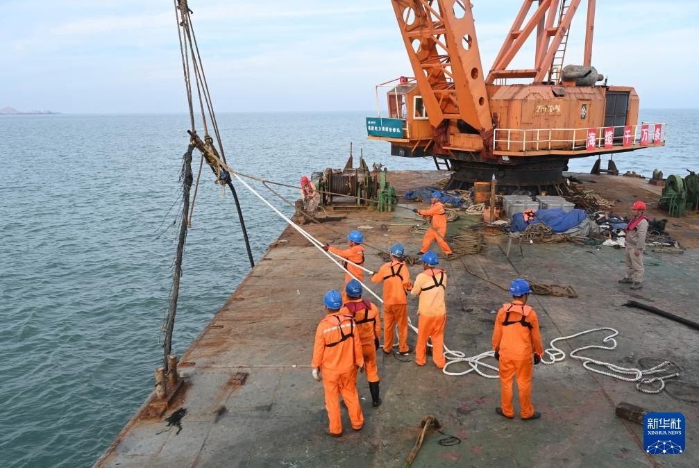 福建平潭:电缆成功修复入海 保障海岛群众供电 福建平潭:电缆成功修复入海 保障海岛群众供电