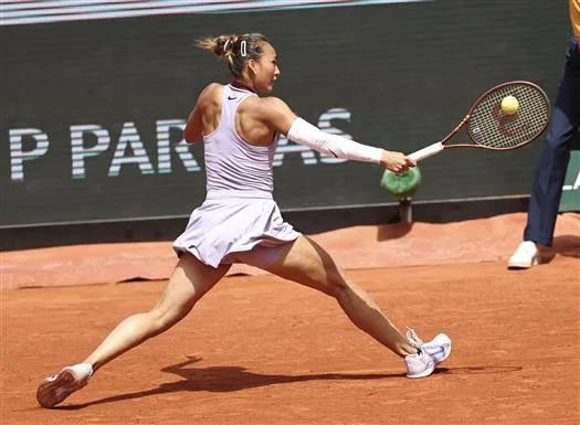 郑钦文赢了!首次打入法网8强,入账359万元奖金,430积分 郑钦文赢了!首次打入法网8强,入账359万元奖金,430积分