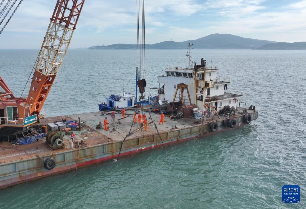 福建平潭:电缆成功修复入海 保障海岛群众供电 福建平潭:电缆成功修复入海 保障海岛群众供电
