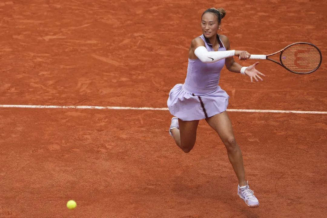 晋级法网八强后,郑钦文“唱”了两首歌 晋级法网八强后,郑钦文“唱”了两首歌