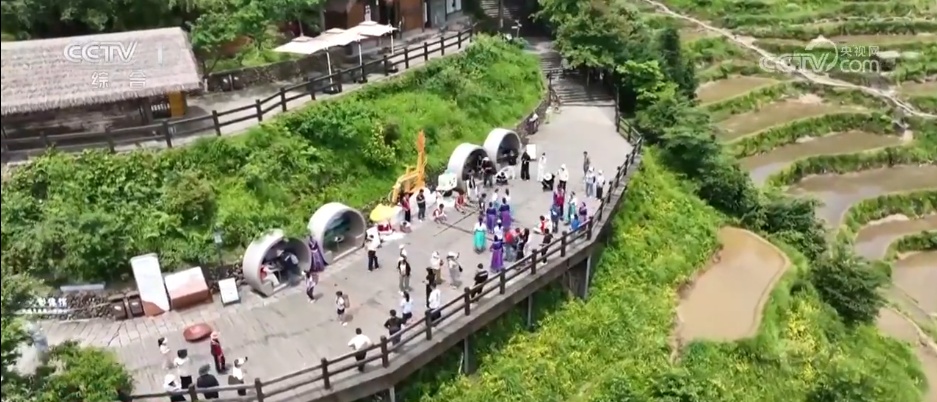 “龙舟+”、诗画民俗……“热气腾腾”的端午假期助力各地节日消费亮点纷呈