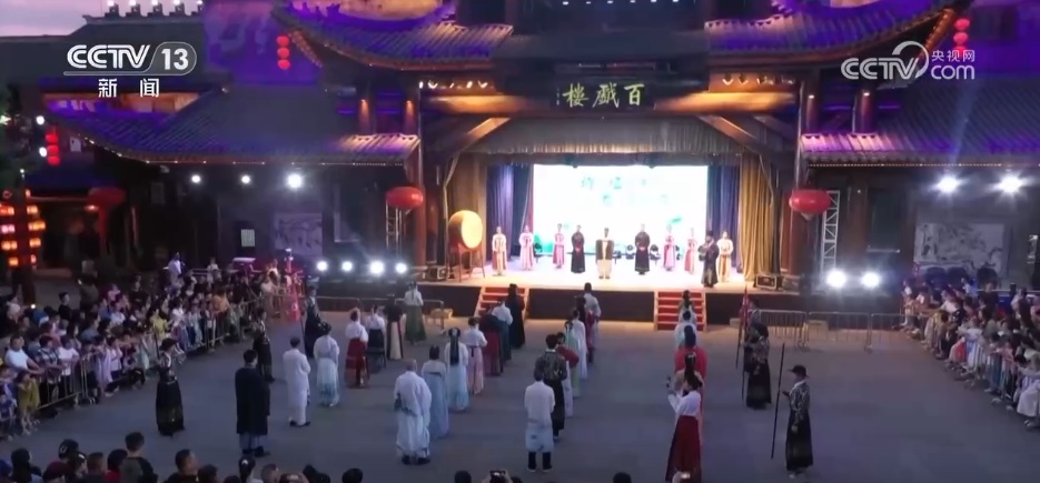 “商文旅”融合催热假日经济 “花样”民俗点燃消费市场新引擎 “商文旅”融合催热假日经济 “花样”民俗点燃消费市场新引擎