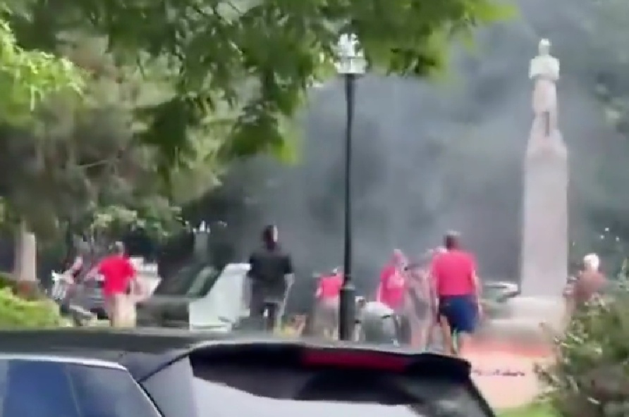 燃烧瓶袭击人群 美联邦调查局称科罗拉多州发生恐袭 警方却称 “定论不负责任” 燃烧瓶袭击人群 美联邦调查局称科罗拉多州发生恐袭 警方却称 “定论不负责任”