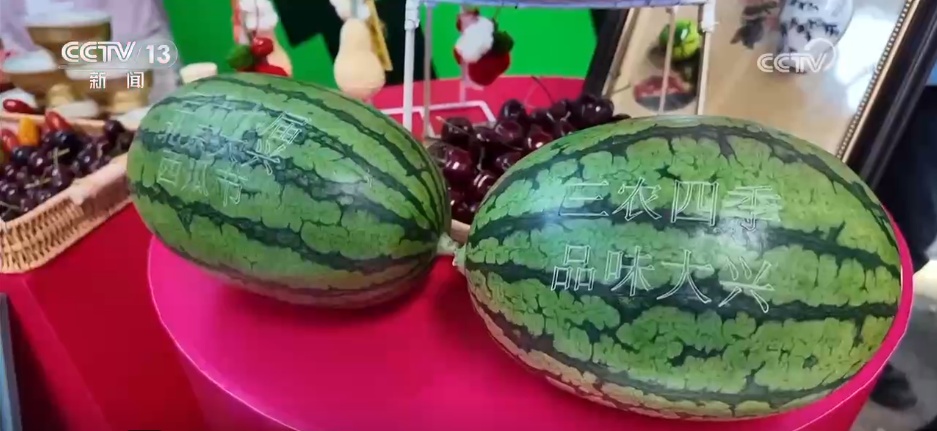 “商文旅”融合催热假日经济 “花样”民俗点燃消费市场新引擎 “商文旅”融合催热假日经济 “花样”民俗点燃消费市场新引擎