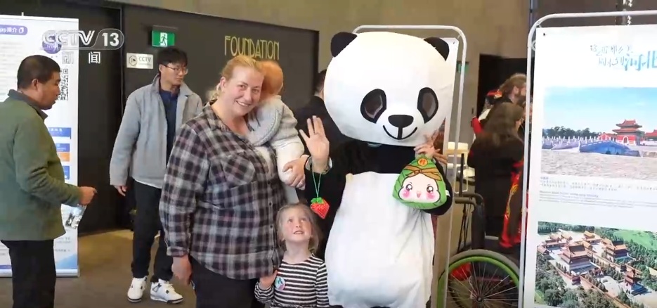 “端午经济”热气腾腾 中国龙舟文化“划”向全世界 “端午经济”热气腾腾 中国龙舟文化“划”向全世界