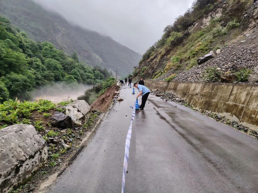 大暴雨、冰雹又要来了!云南已有多个路段塌方中断,16座桥梁受损或被冲毁…… 大暴雨、冰雹又要来了!云南已有多个路段塌方中断,16座桥梁受损或被冲毁……