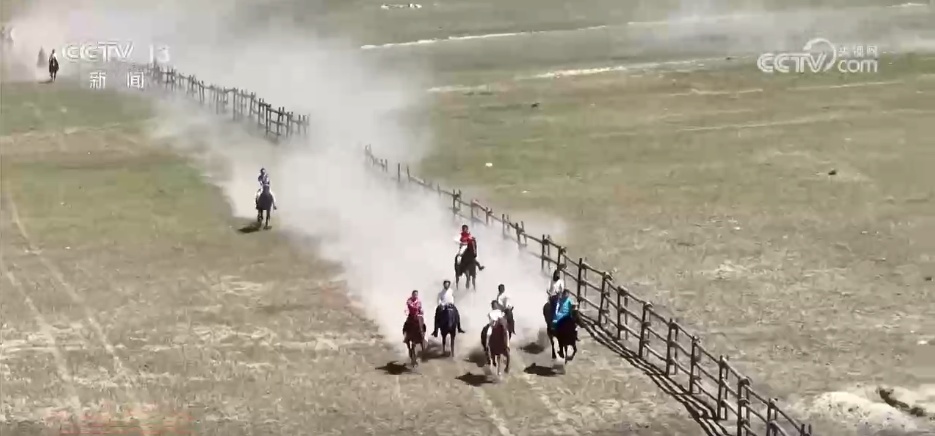 “商文旅”融合催热假日经济 “花样”民俗点燃消费市场新引擎 “商文旅”融合催热假日经济 “花样”民俗点燃消费市场新引擎