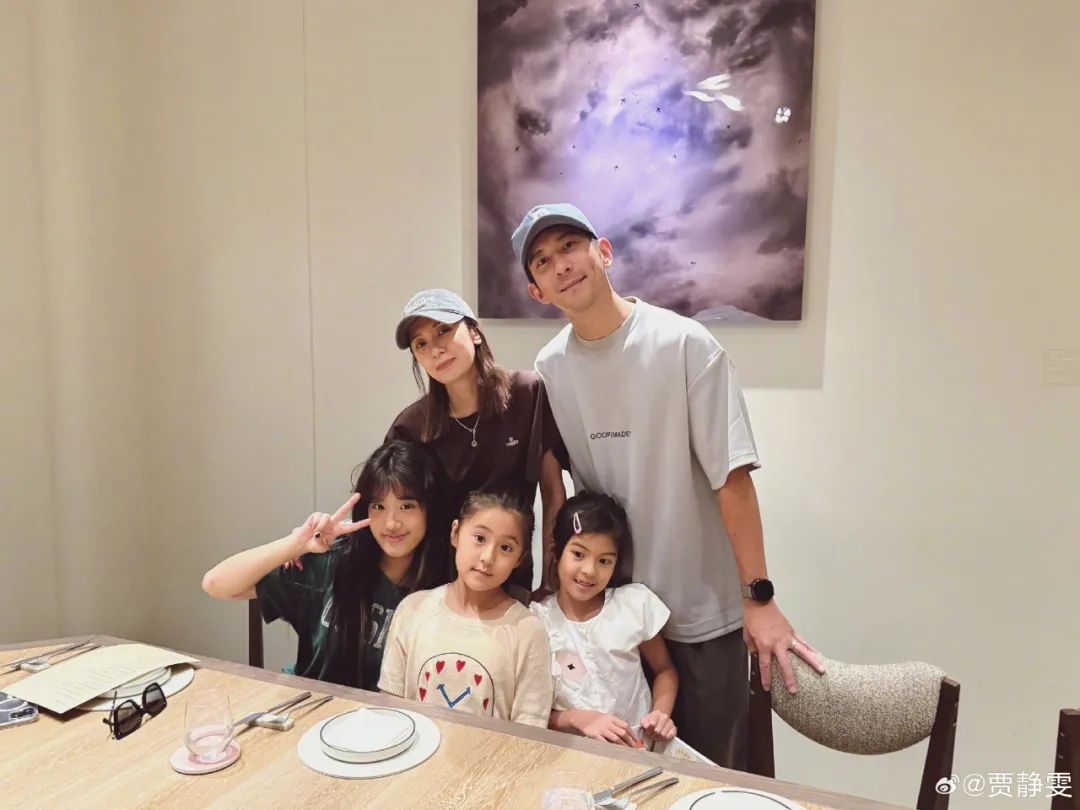 贾静雯自曝三位亲人先后患癌，包括父母和弟媳，父亲早年因淋巴癌去世年仅44岁