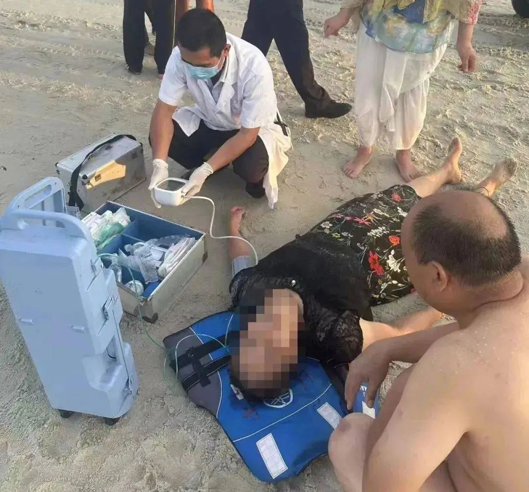 警惕离岸流!5名游客在北海银滩游玩时差点被它夺命…… 警惕离岸流!5名游客在北海银滩游玩时差点被它夺命……