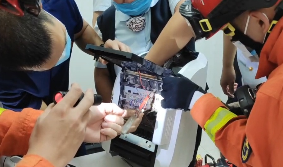 数钱手被“咬”? 数钱手被“咬”?