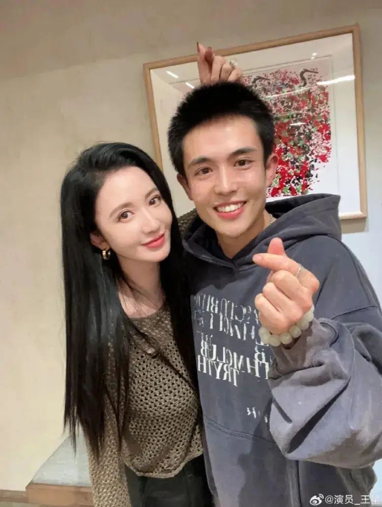 演员王星官宣 演员王星官宣