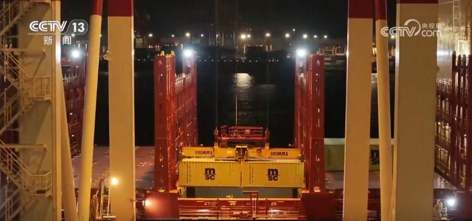 服务“靠前一步”+技术升级迭代 智慧港口助力更多外贸企业破浪“出海”