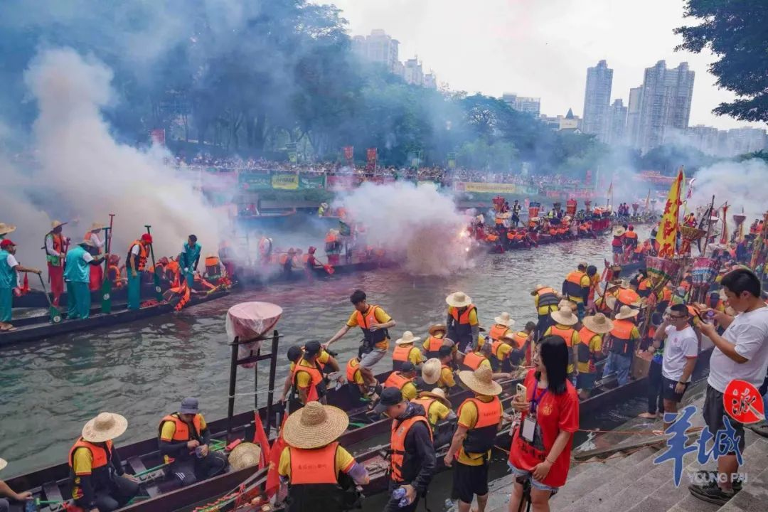 广州猎德“龙舟征婚小伙”称微信被加爆,自述择偶标准→ 广州猎德“龙舟征婚小伙”称微信被加爆,自述择偶标准→
