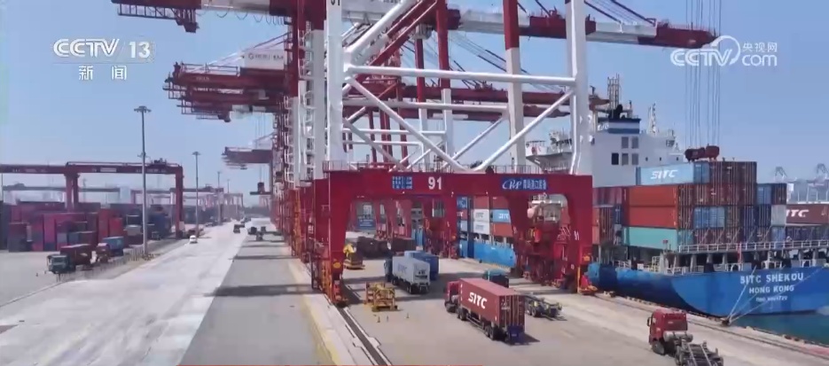 服务“靠前一步”+技术升级迭代 智慧港口助力更多外贸企业破浪“出海”