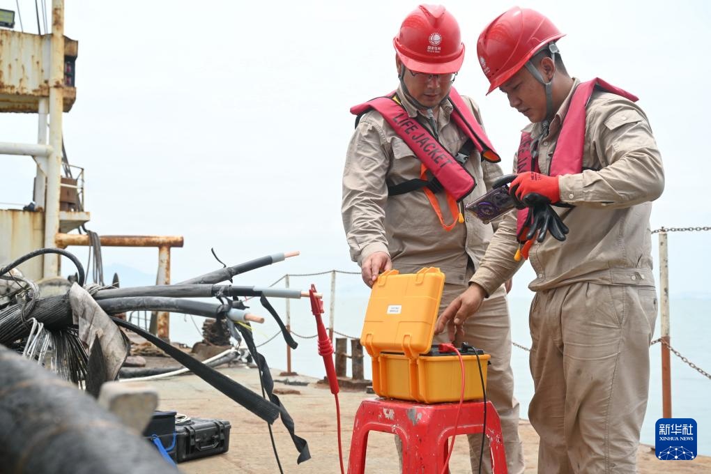 福建平潭:电缆成功修复入海 保障海岛群众供电 福建平潭:电缆成功修复入海 保障海岛群众供电