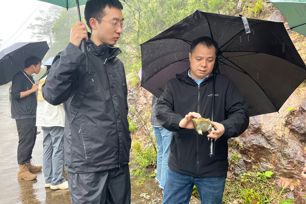 中国科学家团队到龙岩连城开展地质科学考察 中国科学家团队到龙岩连城开展地质科学考察