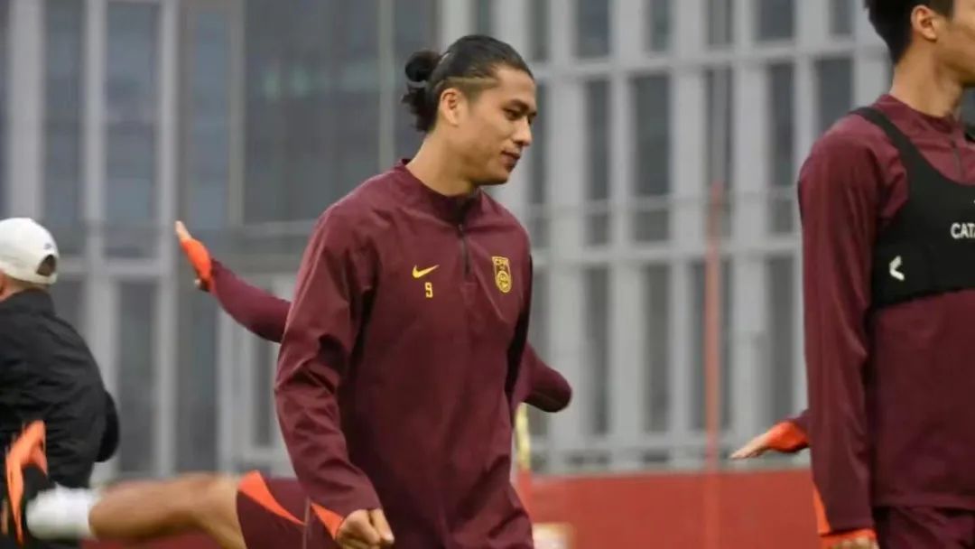 国足备战世预赛上海最后一练 张玉宁:背水一战 只能进攻 国足备战世预赛上海最后一练 张玉宁:背水一战 只能进攻