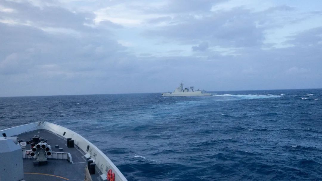 辗转多个海域，舰艇编队展开实战化演练