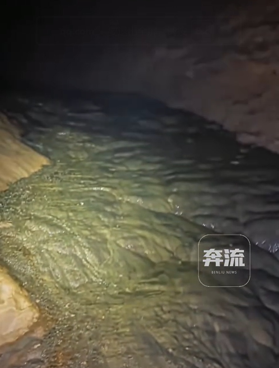 张家界溶洞垃圾堆7层楼高，谁该脸红？