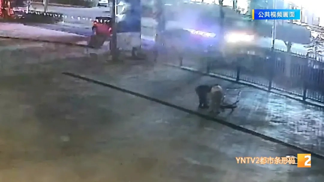 过程不到2分钟！深夜母子潜入建设中的加气站……