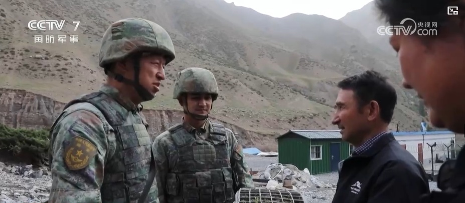 节日在战位:天山深处 英沿前哨官兵踏上巡逻路 节日在战位:天山深处 英沿前哨官兵踏上巡逻路