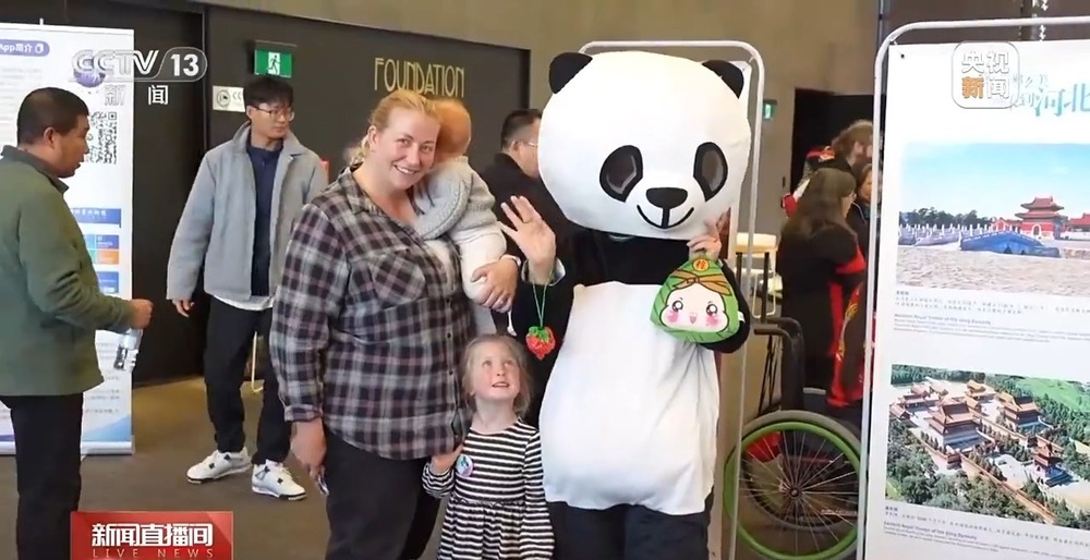 尽显“国际范儿” 龙舟已划向全世界 尽显“国际范儿” 龙舟已划向全世界