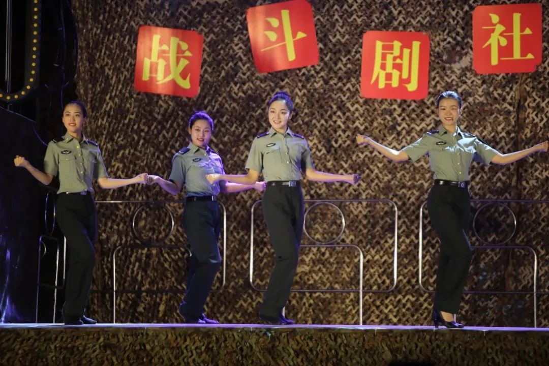 被誉为“军营版迪丽热巴”的她,获全国表彰! 被誉为“军营版迪丽热巴”的她,获全国表彰!