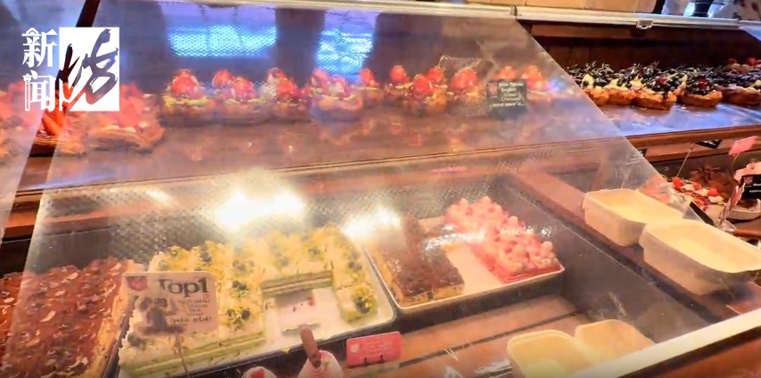 食品直接裸露在外,“唾沫乱飞”……上海知名网红面包店被责令整改 食品直接裸露在外,“唾沫乱飞”……上海知名网红面包店被责令整改