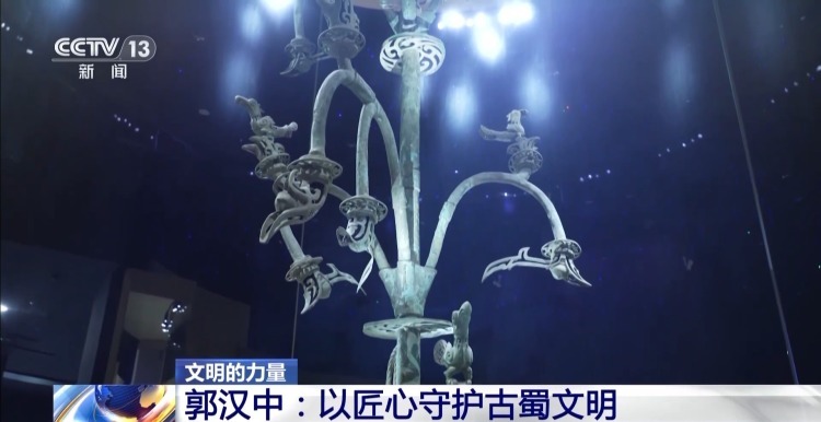 “左手握焊枪右手敲代码” 在三星堆修文物的他成了大“发明家”