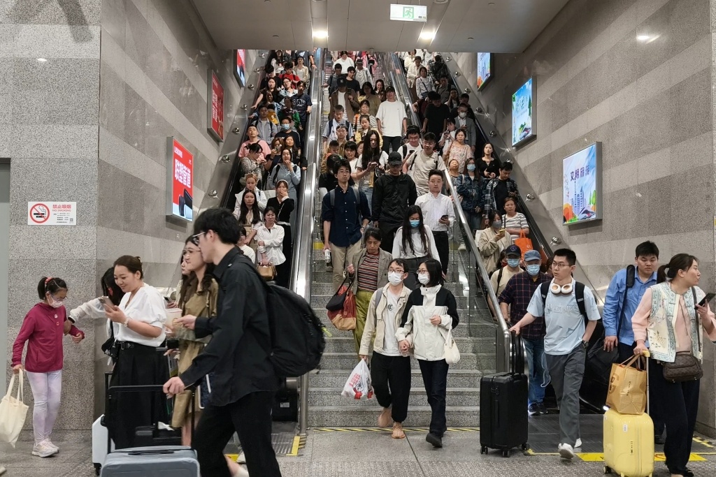 长三角铁路端午假期日均发送325.8万人次,同比增超3% 长三角铁路端午假期日均发送325.8万人次,同比增超3%