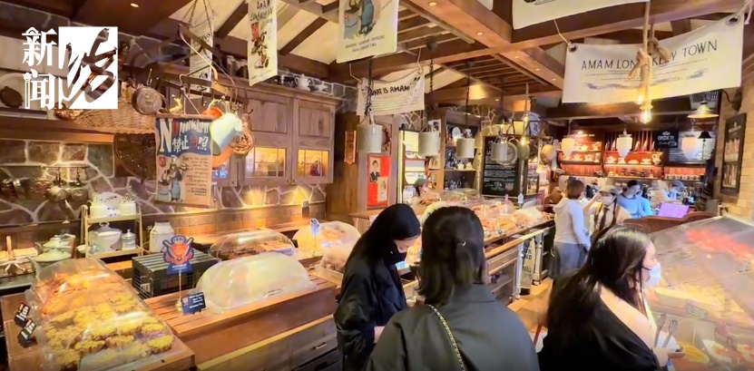 食品直接裸露在外,“唾沫乱飞”……上海知名网红面包店被责令整改 食品直接裸露在外,“唾沫乱飞”……上海知名网红面包店被责令整改