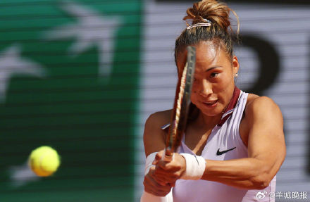 不敌萨巴伦卡 郑钦文无缘法网女单八强 不敌萨巴伦卡 郑钦文无缘法网女单八强
