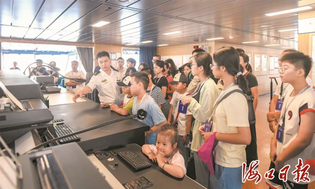 “雪龙2”号在海口向公众开放，快来登船探寻科考故事→