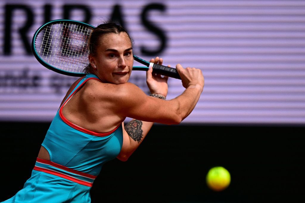 两盘不敌世界第一萨巴伦卡,郑钦文止步法网女单八强 两盘不敌世界第一萨巴伦卡,郑钦文止步法网女单八强