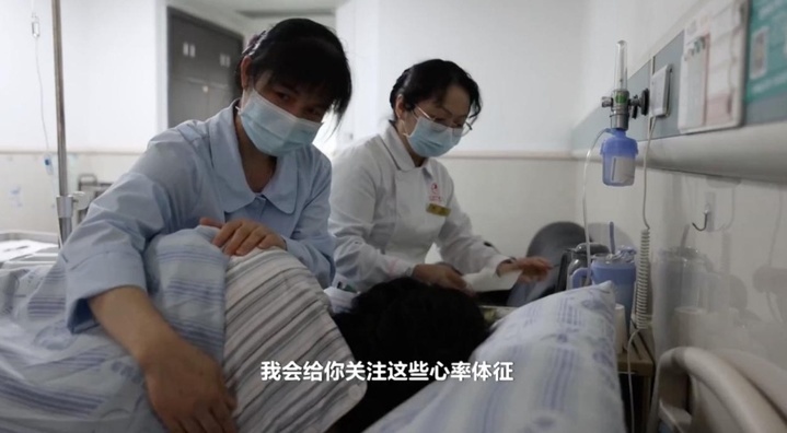 医疗护理员成新选择 “免陪照护”缓解“一人住院全家忙” 医疗护理员成新选择 “免陪照护”缓解“一人住院全家忙”