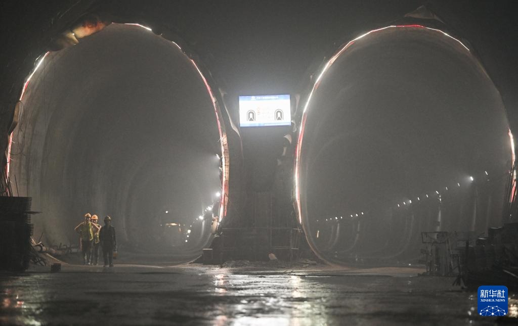 重庆轨道交通15号线二期中梁山隧道顺利贯通 重庆轨道交通15号线二期中梁山隧道顺利贯通