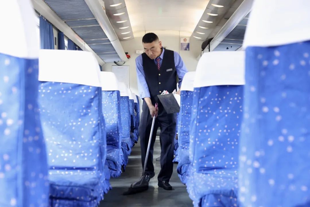 又慢又暖!30年,铁路夫妻值乘同一趟列车 又慢又暖!30年,铁路夫妻值乘同一趟列车