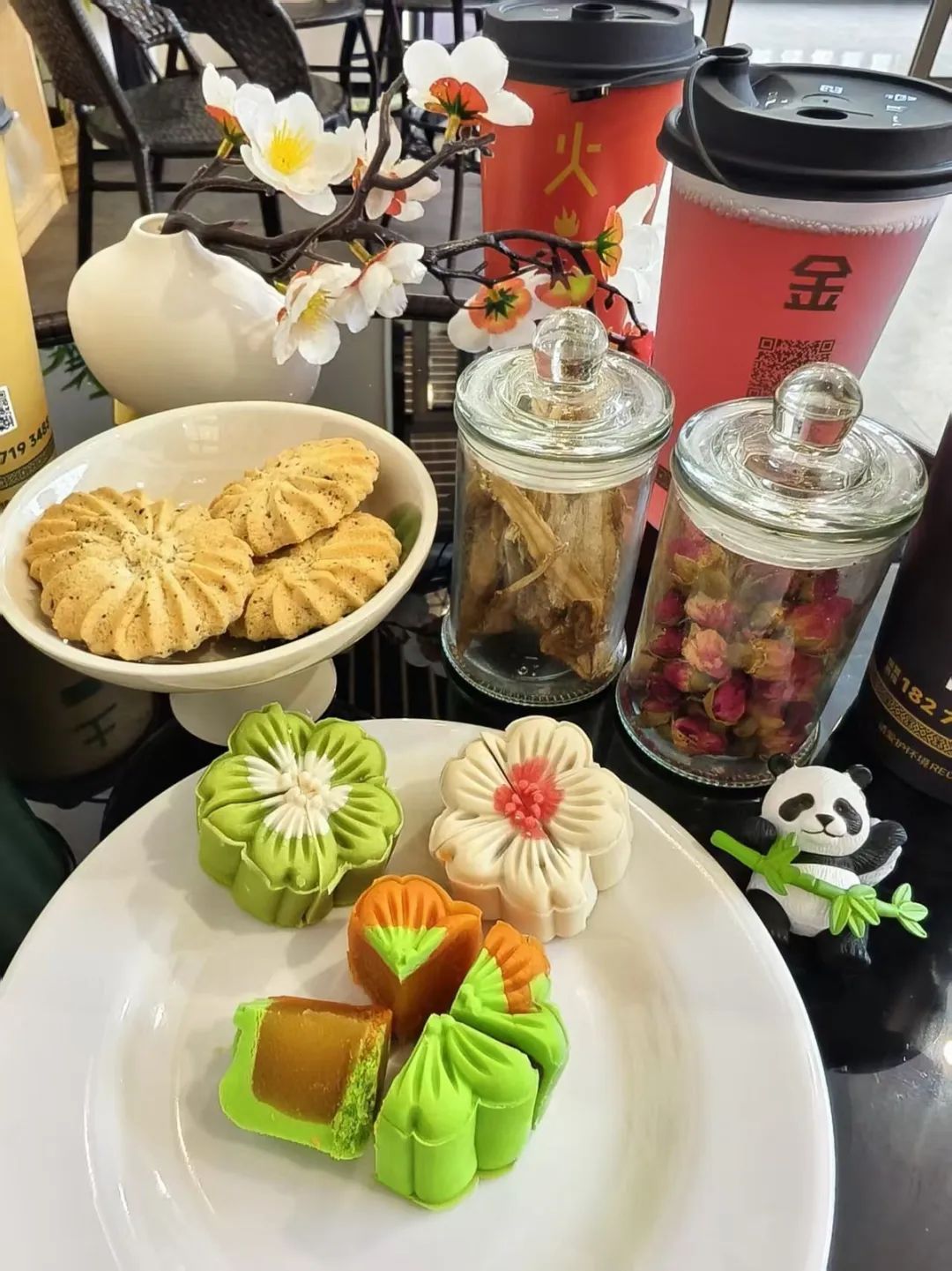 去医院吃面包?这届年轻人真会“养生”! 去医院吃面包?这届年轻人真会“养生”!