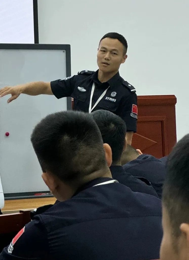 民警吃馄饨识破骗局，为小店挽回30余万元