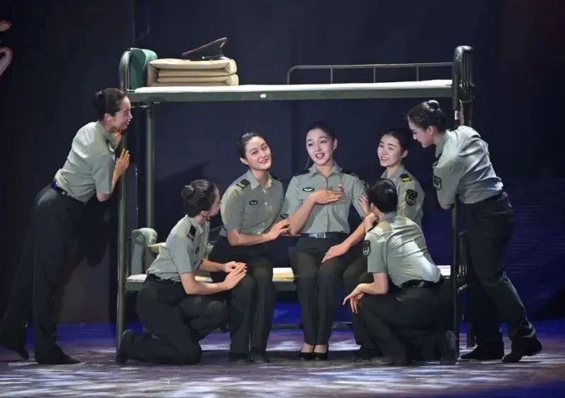 被誉为“军营版迪丽热巴”的她,获全国表彰! 被誉为“军营版迪丽热巴”的她,获全国表彰!